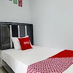 Oyo 92721 Planet Guest House Syariah