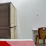 Oyo 92721 Planet Guest House Syariah