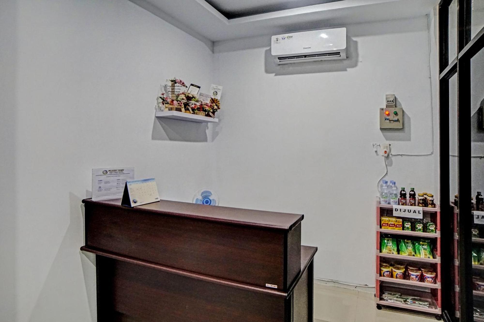 Oyo 92721 Planet Syariah Hotel 2*
