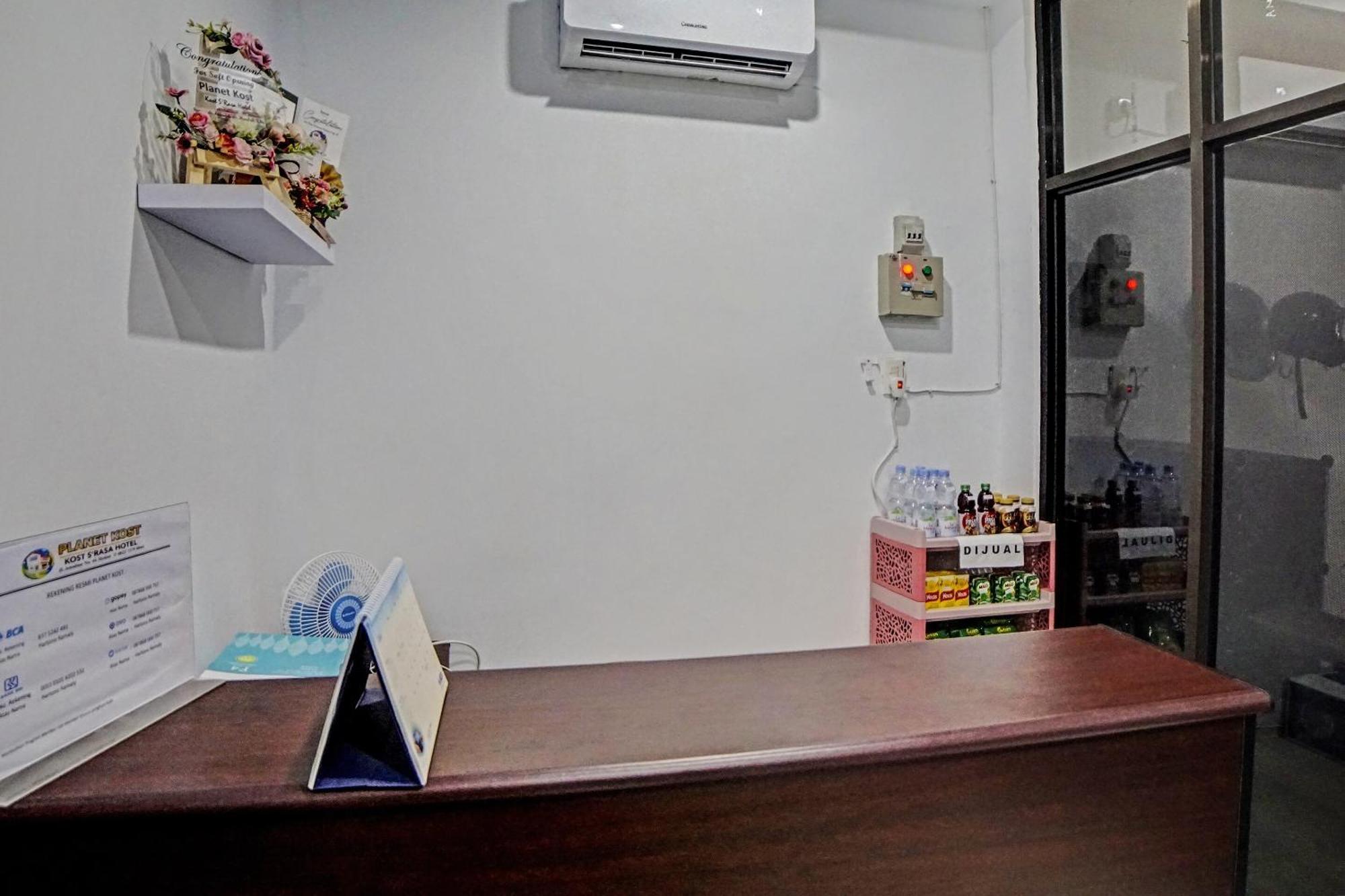 Hotel Oyo 92721 Planet Syariah
