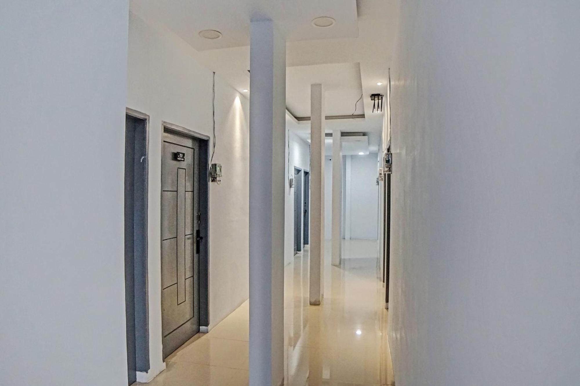 Oyo 92721 Planet Syariah Hotel 2*