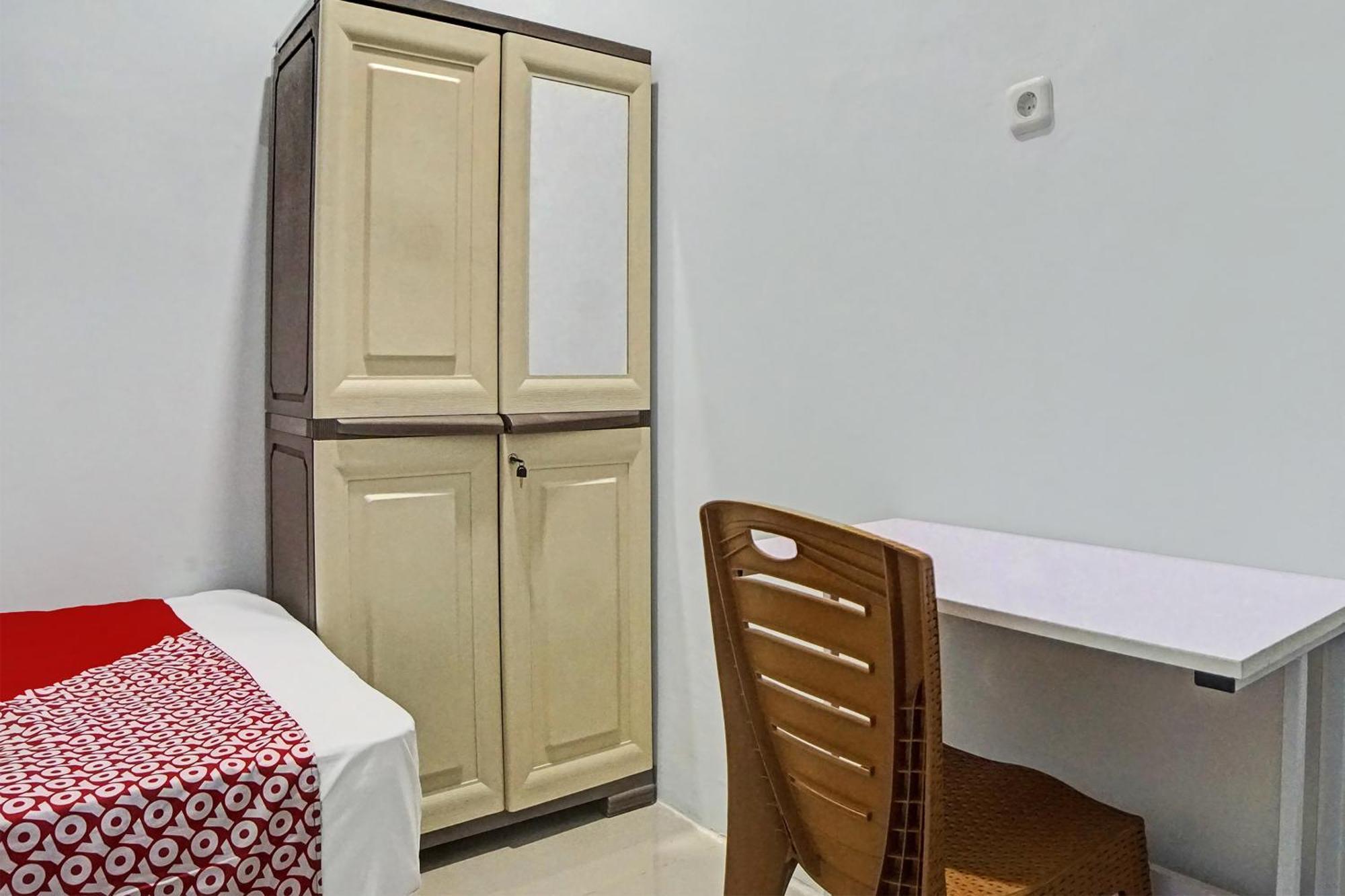 Oyo 92721 Planet Syariah Hotel
