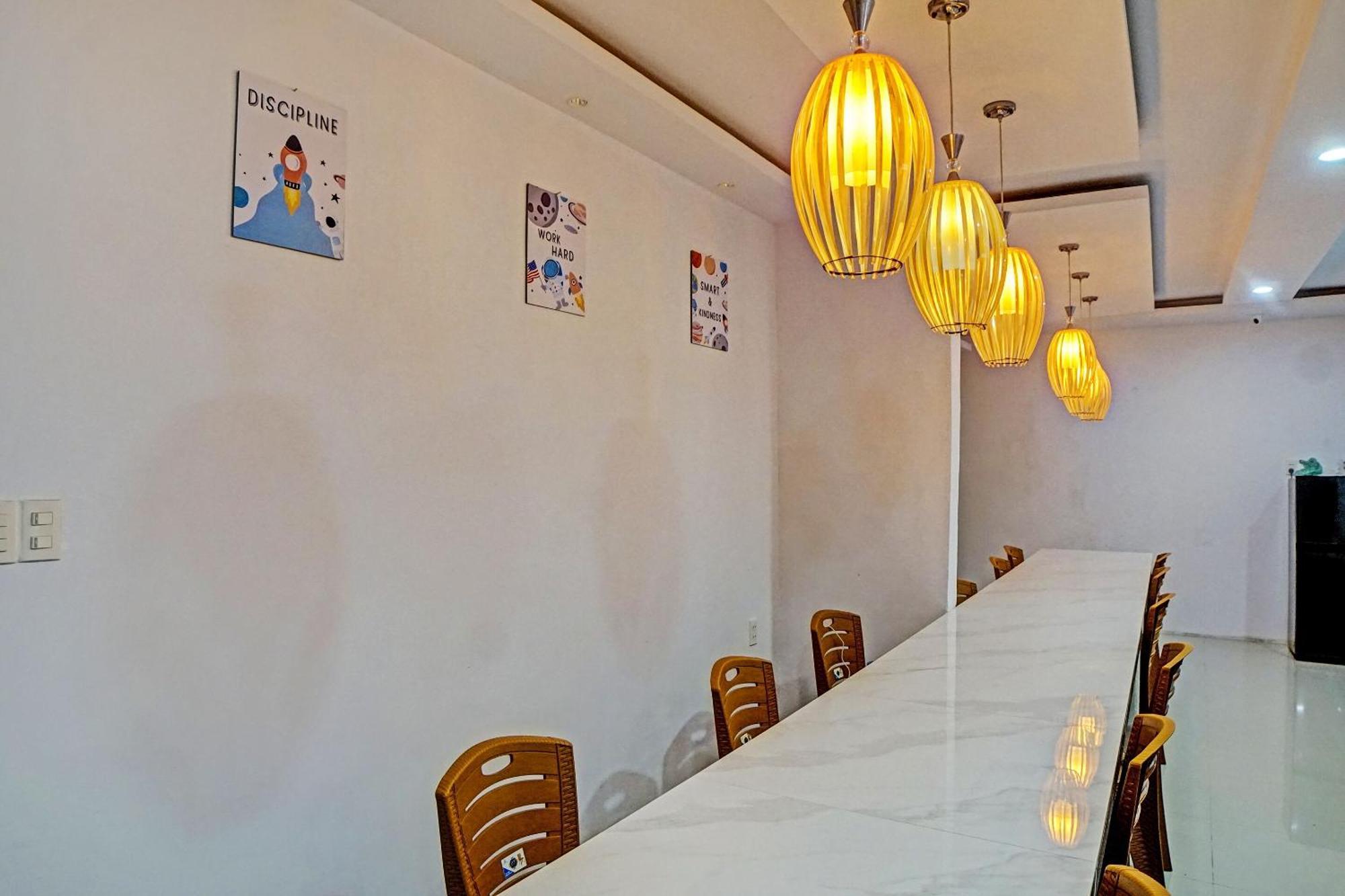 Oyo 92721 Planet Syariah Hotel