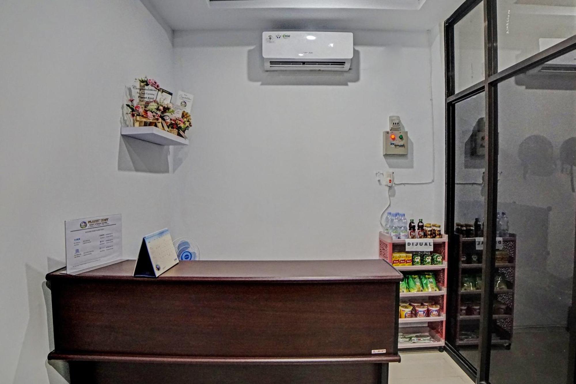 Oyo 92721 Planet Syariah 2*